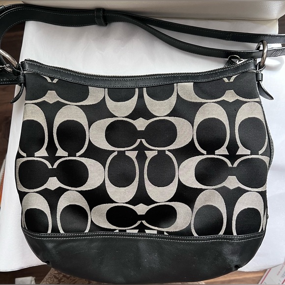 Coach Park Signature Rare Handbag - Picture 2 of 11